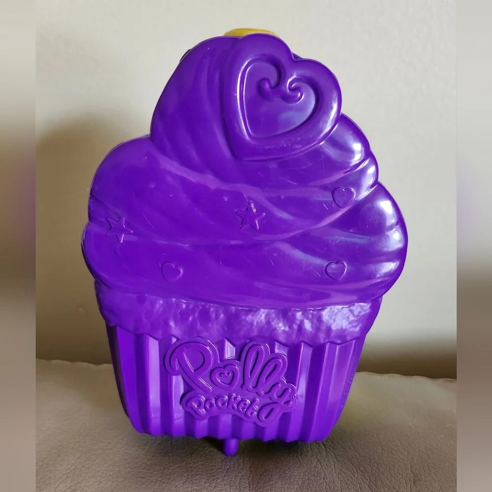 Polly Pocket‎ Big World Sweet Treat Cupcake Compact 2017 Mattel - Picture 2 of 3